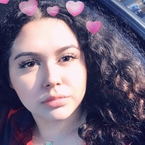 Meet your Posher, Estefania